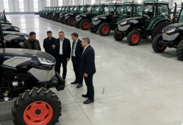 90 HP Export Tractor 90 HP Export Tractor