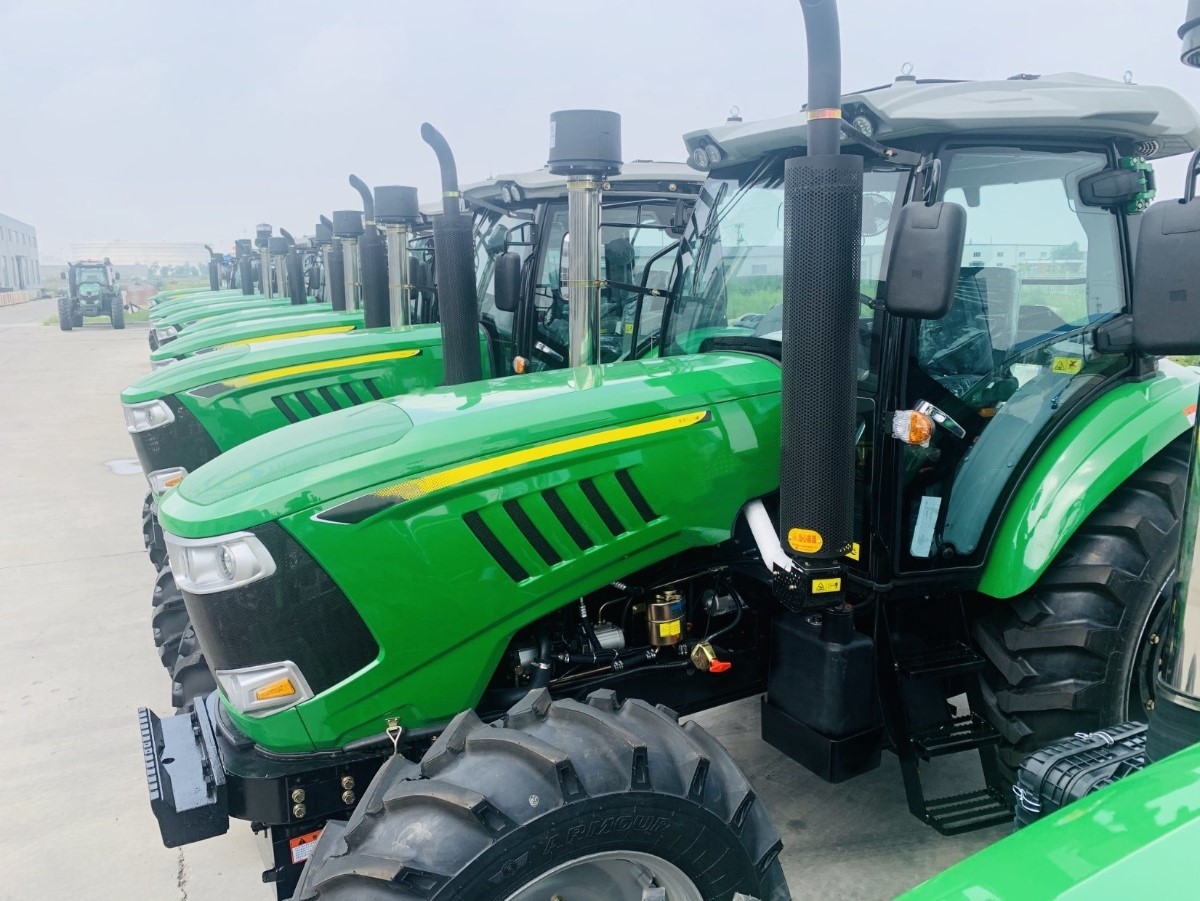 200HP 2004 4WD Heavy Duty Tractor Farm Tractor Wheel Tractors High Power Diesel Engine Tractor